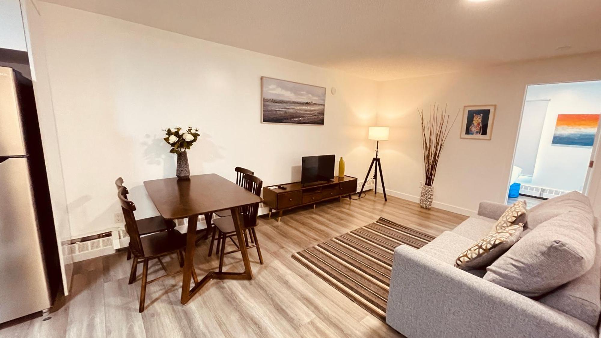 #202 Cozy Mountain View 2 Bedrooms In Dt * Canmore